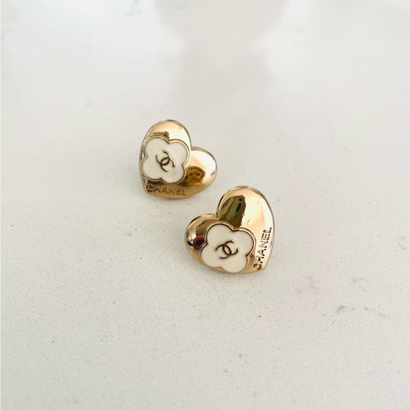 Luxury Gold/Ivory Heart Repurposed Vintage Button Earring 20mm - Picture 1 of 2